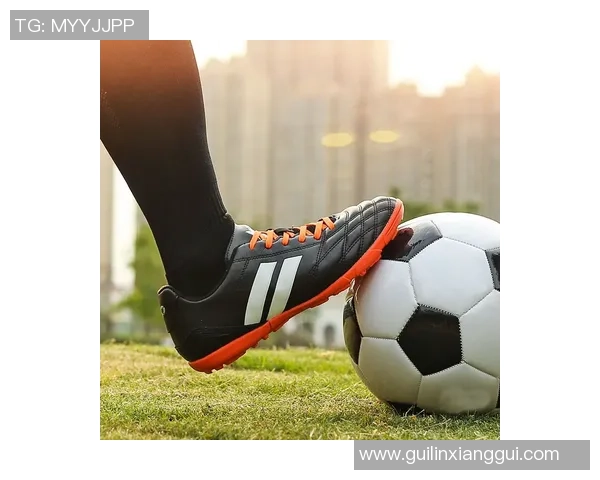 国际足球巨星专属鞋款设计图纸解析与创新理念探讨