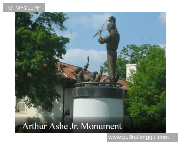 因足球迷愤怒砸毁雕像的球星背后的故事与情感冲突