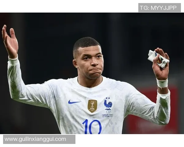 法国足球巨星梅西与姆巴佩双雄争霸展现足球新纪元激情对决