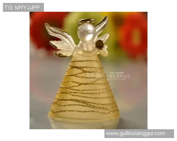 精美足球金边摆件呈现球星风采 精致工艺与经典设计完美结合